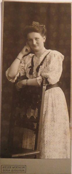Datei:Schäfer Lilly 1907.jpg