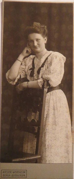 Schäfer Lilly 1907.jpg