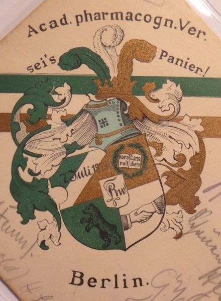 Datei:Akademischer Pharmacognistischer Verein Berlin-Wappen 1908.jpg