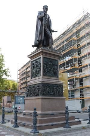 Datei:Denkmal Albrecht Thaer.JPG