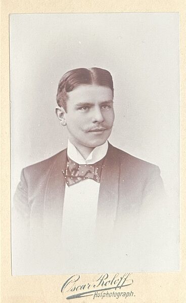 Datei:Thüme-Reinhold-1895-86-CdV-01.jpg